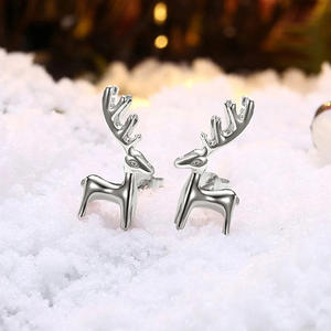E4312 Orecchini a Perno con Cervo in Oro Bianco, Design Unisex con Animali Carini, Gioielli Raffinati per Uso Quotidiano - Product Image 6