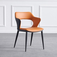 Chaise de salle à manger de style italien moderne minimaliste nordique avec revêtement en cuir, cadre en acier, dossier pour la maison, l'hôtel, la restauration
