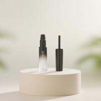 Tubes de brillant à lèvres vides en plastique avec applicateur à baguette dégradé noir et transparent de 5 ml, personnalisables avec logo, pour emballage cosmétique en gros
