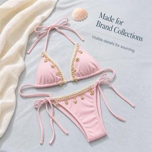 Bas de bikini côtelé pour femme avec bordure en dentelle et breloques en forme de coquillage, maillot de bain beige - Product Image 2