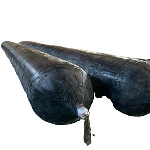 Ponton flottant en caoutchouc naturel à haute flottabilité pour le lancement de bateaux, airbag de navire 4-8 couches noir, marque Xincheng, plus de 10 ans d'expérience - Product Image 1