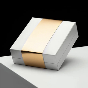 <span class=keywords><strong>Inpack</strong></span>, venta al por mayor, caja de regalo de cartón Kraft negra personalizada, relojes de joyería, características de impresión en relieve, anillos de logotipo, embalaje de papel - Product Image 1