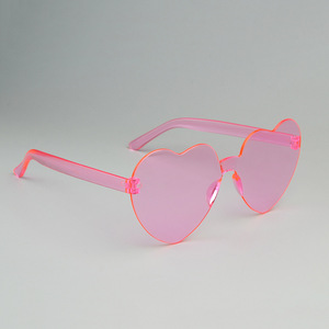 2024 gafas de sol Unisex sin marco en forma de corazón plástico transparente tonos integrados amor caramelo Rosa melocotón negro blanco verde rojo - Product Image 4