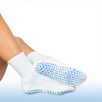 Chaussettes de sport pour femmes en coton compressif, antidérapantes, avec logo, design fuzzy, personnalisées, pour yoga et pilates