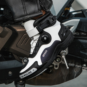 Botas de Motociclismo Todoterreno para Hombre y Mujer, con Punta Redonda y Diseño Envolvente para el Tobillo, para Todas las Estaciones - Product Image 1