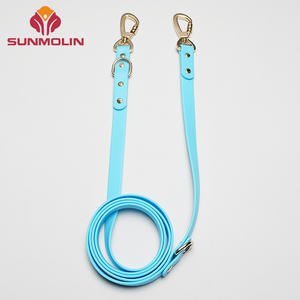 Ustom-collar y correa de PVC impermeable para perro, correa de longitud suave ajustable con textura de cuero y revestimiento de silicona - Product Image 4