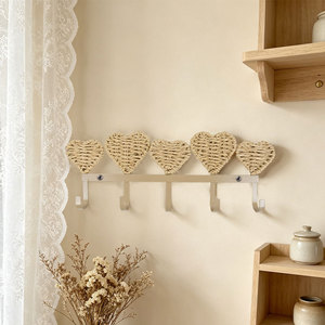 Ganchos de pared de cuerda de papel tejida a mano, forma de corazón, 5 ganchos, estilo rústico, decoración del hogar, gancho para colgar ropa, para montaje en pared - Product Image 1