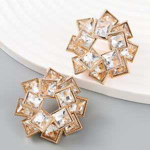 <span class=keywords><strong>2025</strong></span> Neuankömmling Mode accessoires Farbe Diamant Mehr schicht ige quadratische Strass Windmühle geformte Legierung Diamant Ohrringe Frauen - Product Image 3
