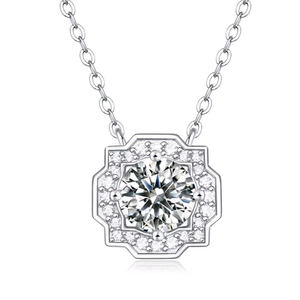 Collar de Plata con Colgante de Moissanita de 1 Quilate, Diseño Elegante y Moderno - Product Image 1