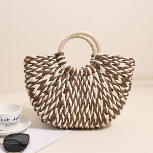 2024 nuova moda da donna con tessuto da spiaggia da donna borse di paglia avvolte borse fatte a mano con manico in paglia a forma di <span class=keywords><strong>luna</strong></span> - Product Image 5
