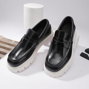Nouvelles Chaussures en Cuir Imperméables pour Hommes - Bottes Chukka à Semelle Épaisse Faites à la Main, Chaussures Décontractées Rehaussantes - Product Image 1