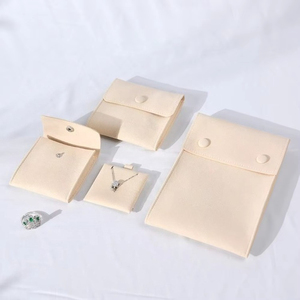 Pochette à bijoux en microfibre de luxe personnalisée, écologique et élégante, couleur et taille sur mesure pour ranger colliers, bagues et boucles d'oreilles - Product Image 4