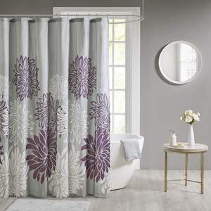 Rideau de douche moderne en polyester à imprimé floral, décoration de salle de bain imperméable avec ensemble de 4 pièces par Chen, design gris et violet - Product Image 3