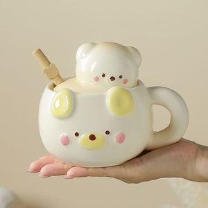 Taza de cerámica de oso acogedor con tapa, pajita y platillo, taza de café con diseño de Animal bonito para mujeres y niñas, regalo para parejas - Product Image 1