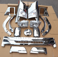 Kit de pièces de carrosserie chromées pour camion Isuzu NPR, comprenant les caches de phares, les garnitures de roue, la calandre et les coques de rétroviseurs.