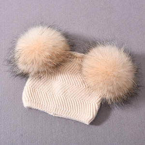 Mignon <span class=keywords><strong>Pompon</strong></span> Chapeau D'hiver En Tricot Enfants Casquette Avec Vraie Boule De Fourrure De Raton Laveur Bébé <span class=keywords><strong>Amovible</strong></span> Fourrure Pom Pom Enfants Chapeau De Fourrure D'hiver - Product Image 2