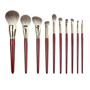 Juego de brochas de maquillaje con mango de madera de zorro plateado, marca privada de lujo profesional - Product Image 1