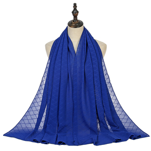 Foulard Hijab Uni Long Décontracté Ethnique pour Femme, <span class=keywords><strong>Voile</strong></span> Chiffon Perlé Personnalisable pour Femmes Musulmanes – Vente en Gros - Product Image 3
