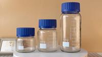 Flacon de réactif en verre à vis brun ambré transparent pour laboratoire avec ligne graduée Flacon de réactif chimique moyen
