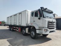 Camion de fret SINOTRUK HOWO 8x4 à caisse fermée multi-compartiments avec 5 portes latérales pour la logistique de distribution multi-points