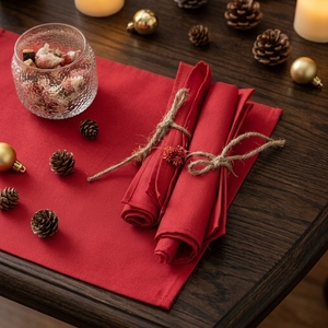 Serviettes de <span class=keywords><strong>table</strong></span> décoratives de Noël en gros, <span class=keywords><strong>rouge</strong></span> vif uni, bordure ourlée, réutilisables, pour les fêtes, les mariages et les banquets - Product Image 1