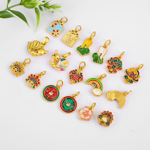 Pendentif traditionnel en alliage plaqué or émaillé pour la fabrication de bijoux DIY, accessoires pour bracelets et colliers, vente en gros - Product Image 3