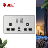 Prise USB à interrupteur double 13A en acier inoxydable de qualité britannique (Type C+C) Charge rapide IP20 Installation facile Utilisation domestique