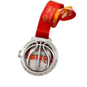 Medalla de Relieve Personalizada con Temática de Baloncesto, de Aleación de Zinc Bañada en Plata Antigua con Textura Hueca de Baloncesto y Bisagra - Product Image 1