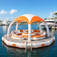 Plateforme flottante gonflable avec échelle pour la plage, le lac, la piscine et les fêtes en resort, pour des moments de plaisir aquatique en plein air
