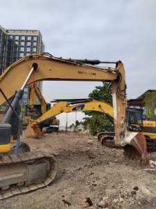 Excavatrice sur chenilles hydraulique CAT312E d'occasion, modèle 2024, moteur/pompe/boîte de vitesses inclus, état 90% NEUF, origine Japon, pour 312 tonnes - Product Image 2