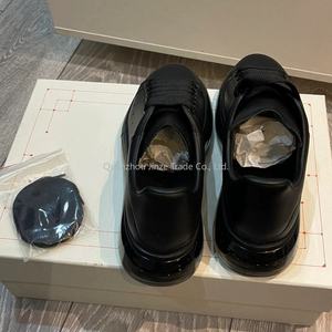 รองเท้าสีขาวสุดฮิตสำหรับฤดูใบไม้ผลิและฤดูใบไม้ร่วง พื้นหนานุ่มแบบมัฟฟิน บุหนังด้านใน รองเท้าลำลองดีไซน์เนอร์ - Product Image 6