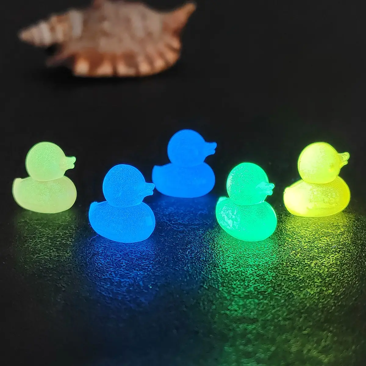 Colorido portátil pequeño animal forma lindo acrílico resplandor en El patito oscuro decoración fluorescente creativa piedra de pato luminosa