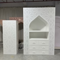 Armoire de présentation arquée blanche de style islamique pour mariage, étagère sculptée arabe pour événements, mur arqué du Ramadan avec tiroirs pour décoration de fête