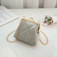 Sac à monnaie et à rouge à lèvres mini en PU pour femme avec fermeture à boucle à clip et chaîne, doublure en polyester, bandoulière