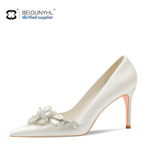 <span class=keywords><strong>Scarpe</strong></span> da sposa bianche <span class=keywords><strong>con</strong></span> Logo personalizzato da donna <span class=keywords><strong>con</strong></span> tacco sottile elegante decorazione a farfalla in rete di raso alla moda tacchi da sposa estivi - Product Image 1