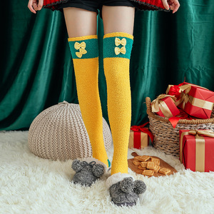 Chaussettes longues épaisses et chaudes en polaire pour femmes, design de Noël, au-dessus du genou, pour l'hiver - Product Image 4