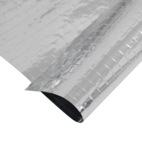 Film de base réfléchissant multicouche en aluminium/MPET renforcé avec une maille en polyester pour les surfaces de matériaux d'isolation thermique