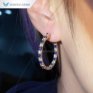 Boucles d'oreilles créoles Tianyu Gems en or 18 carats, personnalisées, classiques et tendance, avec saphir de laboratoire rond et diamants de laboratoire DEF pour femmes - Product Image 2