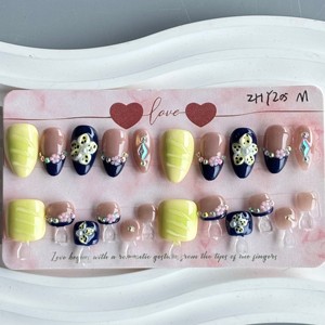 Venta al por Mayor de Sets de Uñas Postizas Exquisitas, de Lujo, Personalizadas y Hechas a Mano (para Manos y Pies) con Diseños Pintados a Mano - Product Image 5