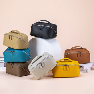 Pochette de maquillage portable en cuir PU, résistante à l'eau, grande capacité, organiseur de voyage, étui personnalisé avec logo - Product Image 3