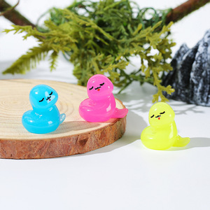 Lindas figuras de serpiente pequeñas que brillan en la oscuridad, accesorios decorativos de resina plástica para decoración de habitación de niños de 7 a 12 años, Unisex - Product Image 4