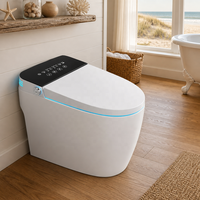 WC intelligent monobloc moderne avec bidet intégré, chasse d'eau automatique par capteur, cuvette chauffante et commande à distance
