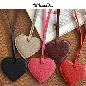 Llavero de coche de cuero con colgante de PU en forma de corazón personalizado, superventas 2026, para mujer - Product Image 4