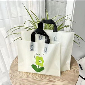 Bolsas de Plástico al por Mayor de 45*35cm con Logotipo, Bolsas de Regalo para Ropa, Zapatos y Prendas de Mujer, Disponibles en Stock - Product Image 4
