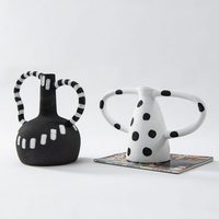 Vase en céramique de style Art déco moderne et simple, couleur personnalisée noir et blanc à pois, ornement créatif pour la maison, les tables à manger et les tables basses