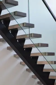 Foshan Fabriek Geprefabriceerde Moderne Indoor Metalen Trap Aangepast Mono Stringer Rechte Trap Ontwerp
