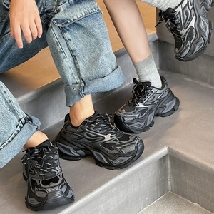 Nouvelle tendance de design : Chaussures Chunky pour hommes et femmes, respirantes, style décontracté, baskets de marche tendance pour femmes - Product Image 3