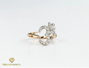 Elegante anillo Om con diamante creado en laboratorio, oro de 14K, joyería espiritual hecha a mano, diseño religioso Om, regalo de yoga para ella. - Product Image 3