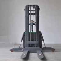 Nouveau gerbeur électrique à allée étroite, pieds anti-basculement, petit rayon de braquage, capacité de charge de 2 tonnes, batterie lithium-ion, efficace pour les restaurants