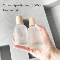 Vietnam WeWood vente en gros de bouteille de parfum en bois de cylindre de fantaisie de mode avec le chapeau de couronne pour l'emballage
